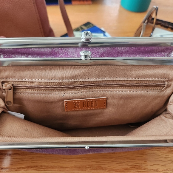 Hobo Lauren Clutch - Picture 3 of 11